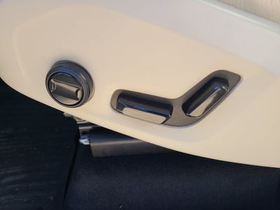 2023 Volvo XC90 Recharge Plug-In Hybrid Core Bright Theme