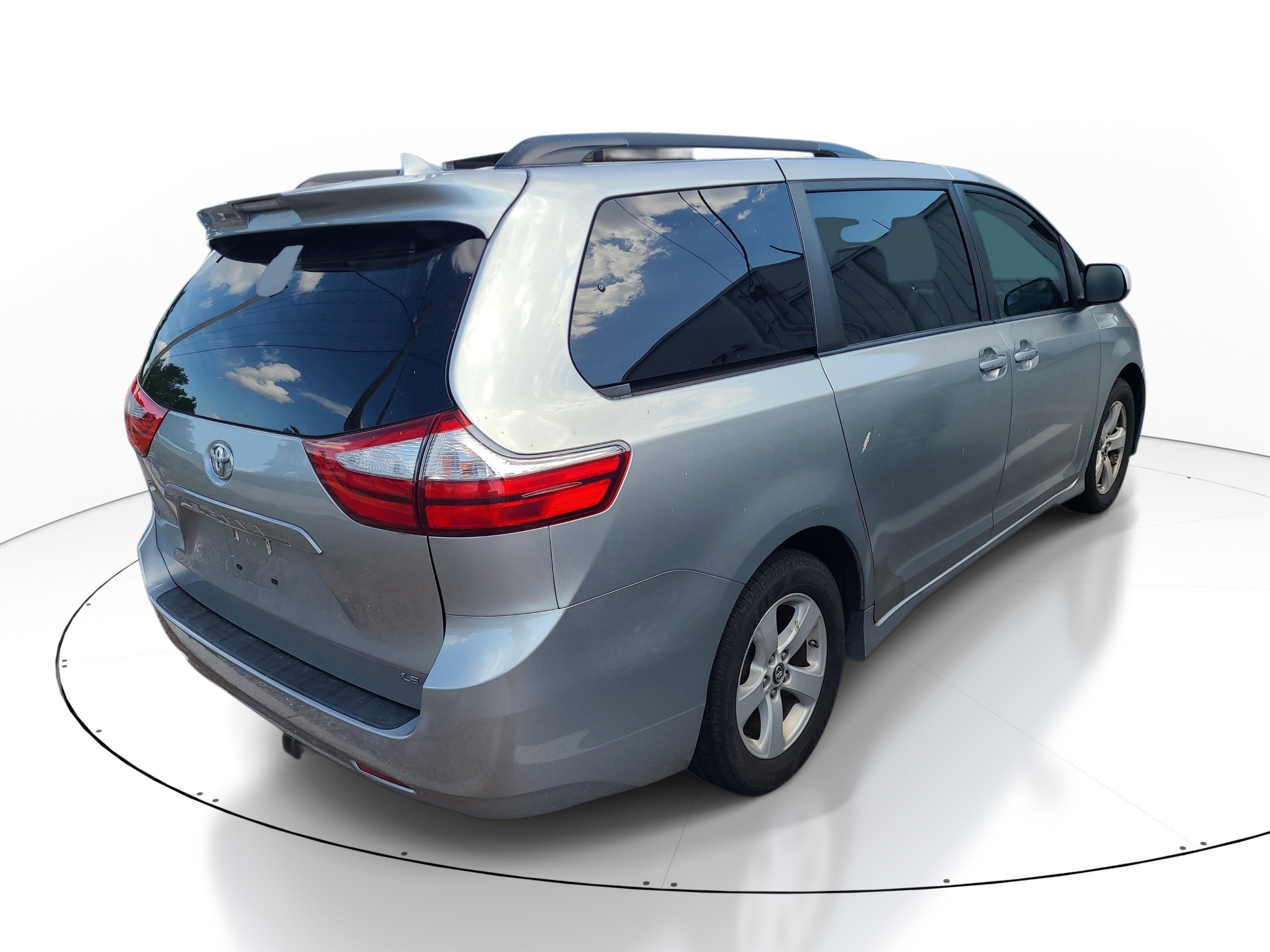 2018 Toyota Sienna LE