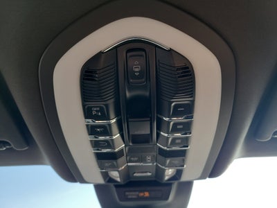 2025 Porsche Macan T