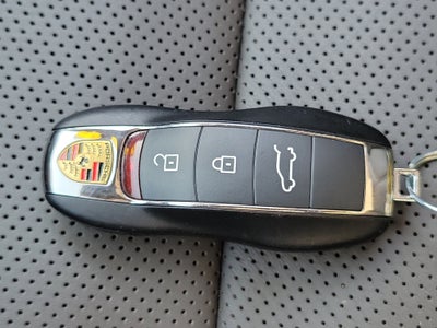 2025 Porsche Macan T