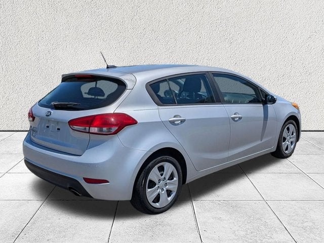 2016 Kia Forte 5-Door LX