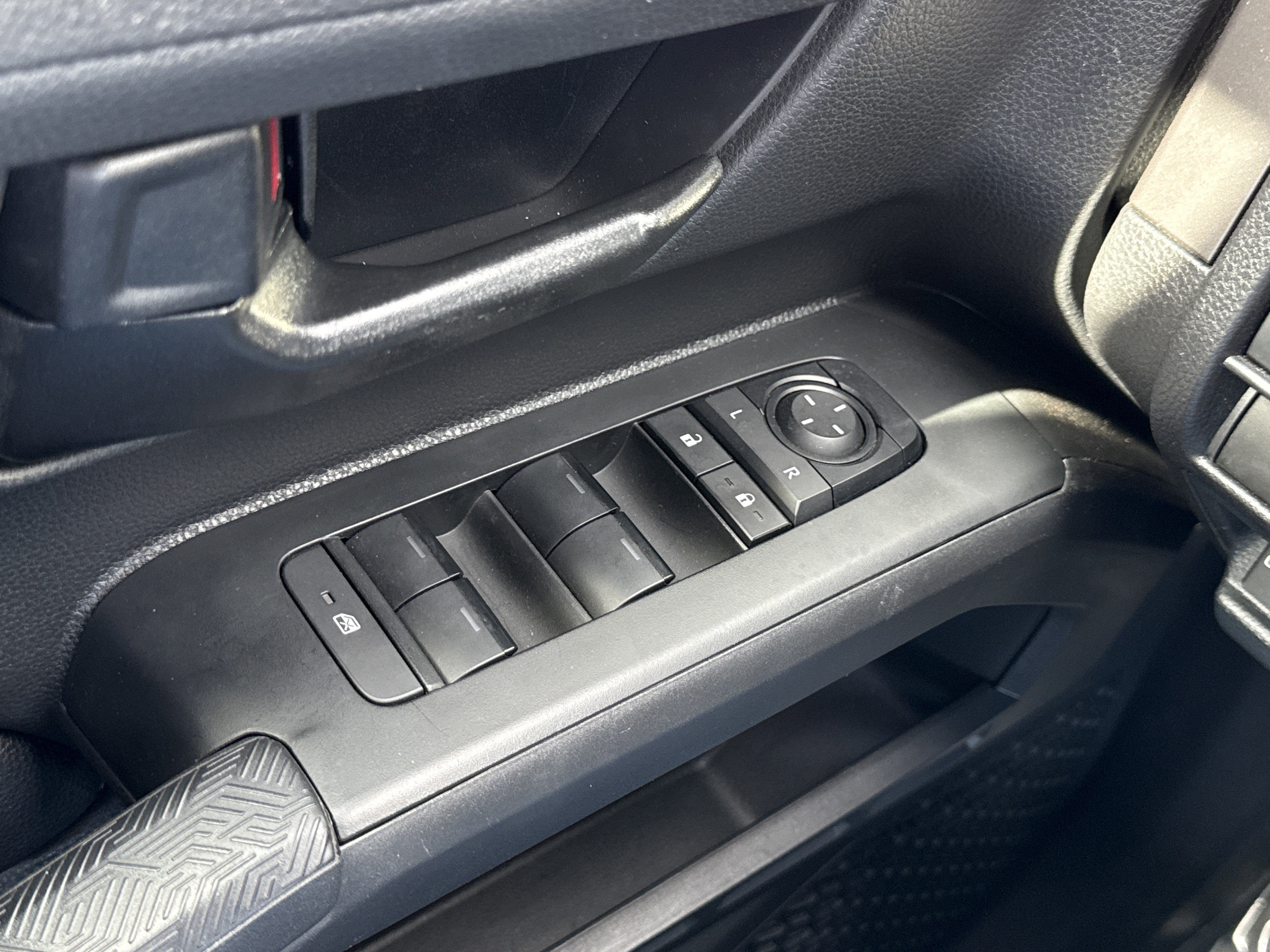 2025 Toyota Tacoma 2WD SR5