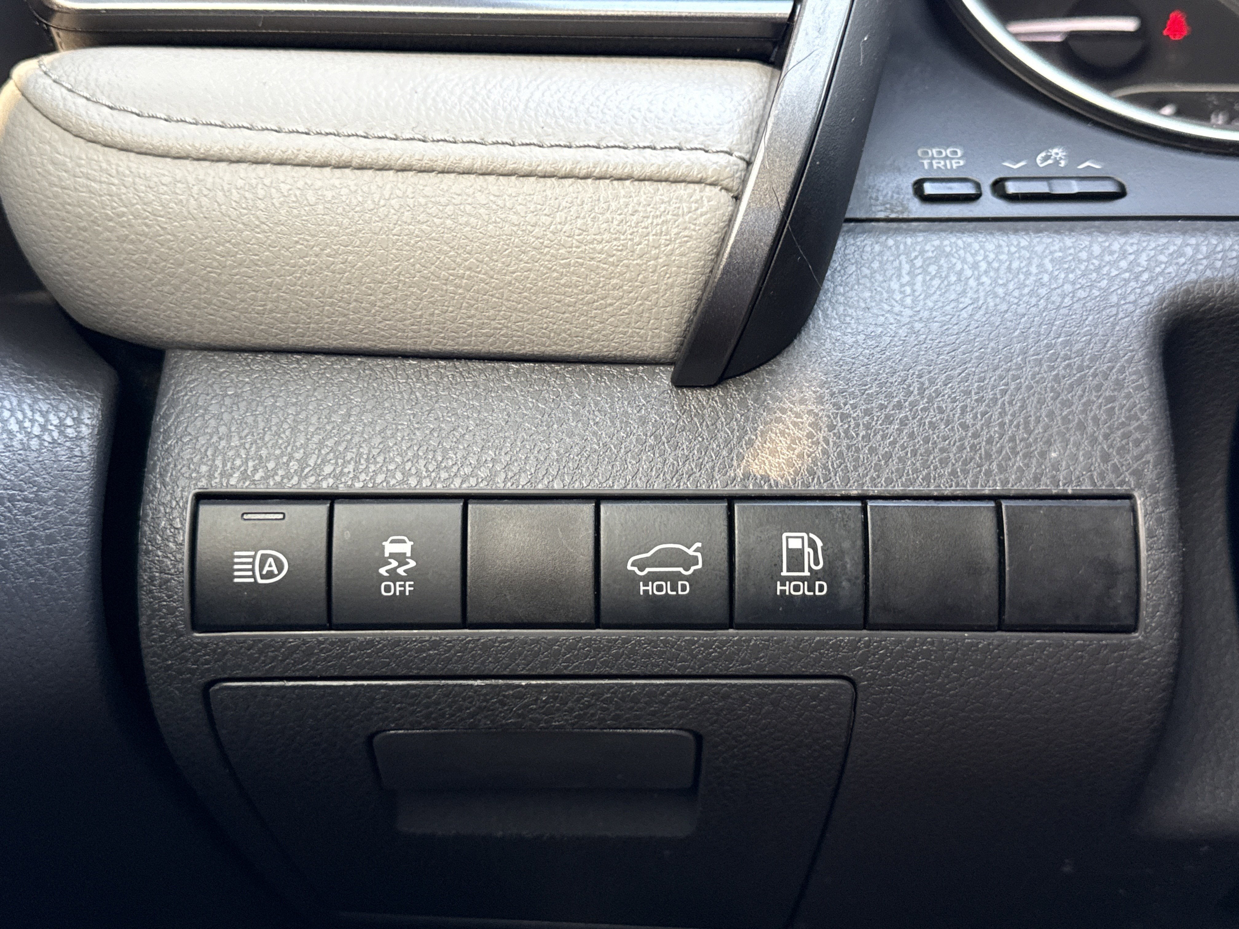 2022 Toyota Camry Hybrid LE