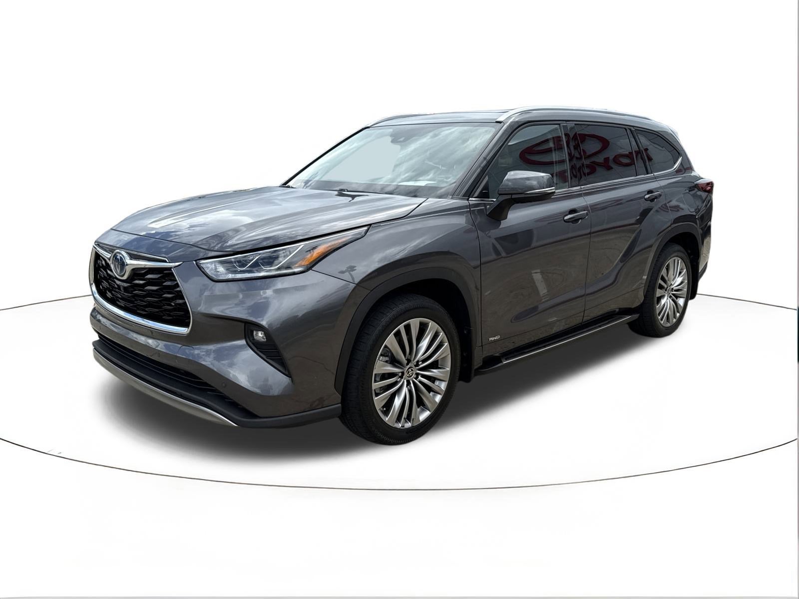 2022 Toyota Highlander Hybrid Platinum