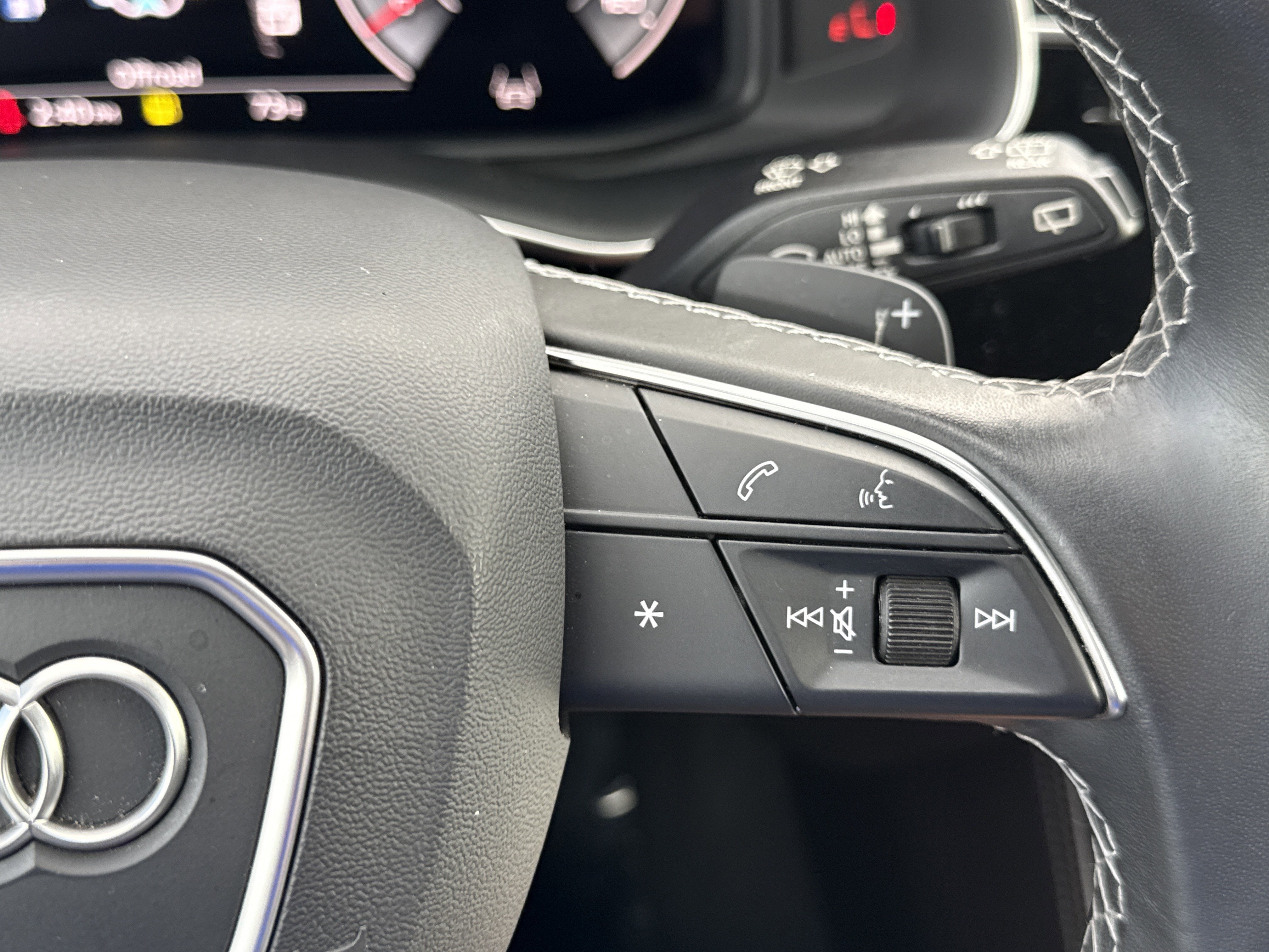 2023 Audi Q8 Premium Plus